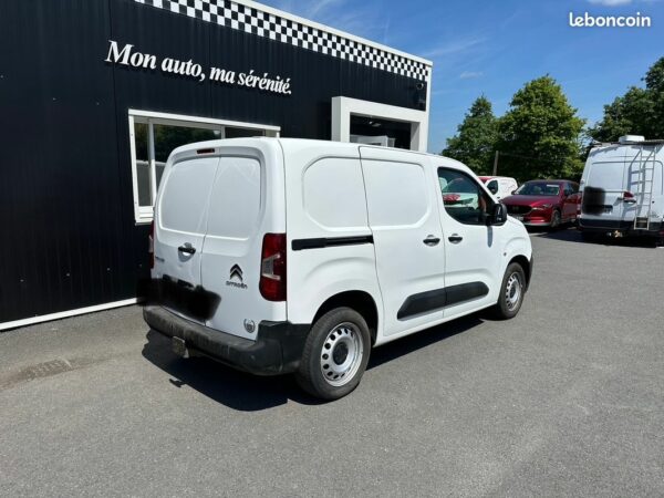 Auto Sérénité-image vue arrière-berlingo (Sarthe 72)