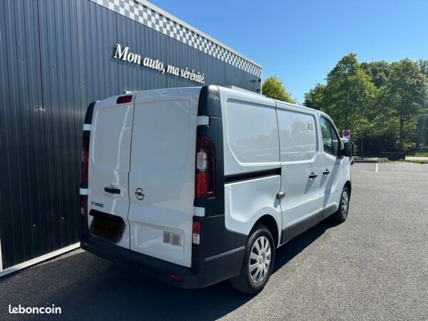 Auto Sérénité-image vue arrière-vivaro (Sarthe 72)
