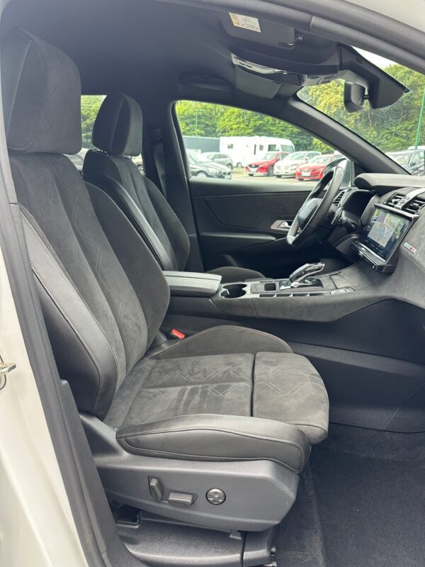DS 7 Crossback BLUEHDi 130cv EAT8 PERFORMANCE LINE + ATTELAGE – Image 10