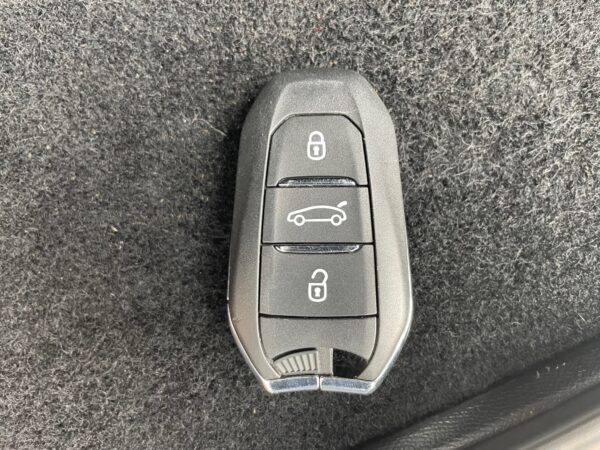 Peugeot 508 SW BUSINESS Hybrid 225cv – Image 14