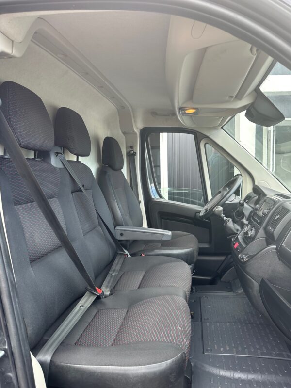 Peugeot Boxer FOURGON 2.2 BLUEHDi 120ch – Image 8
