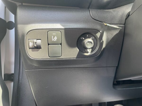 Citroën C3 1.5 BlueHDi 100ch S&S Feel Business – Image 12