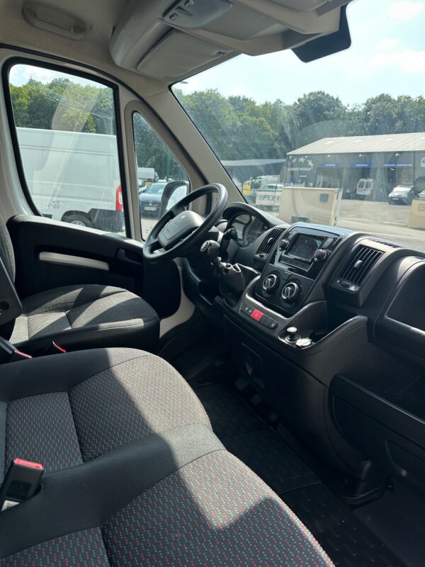 Peugeot Boxer FOURGON 2.2 BLUEHDi 120cv – Image 2