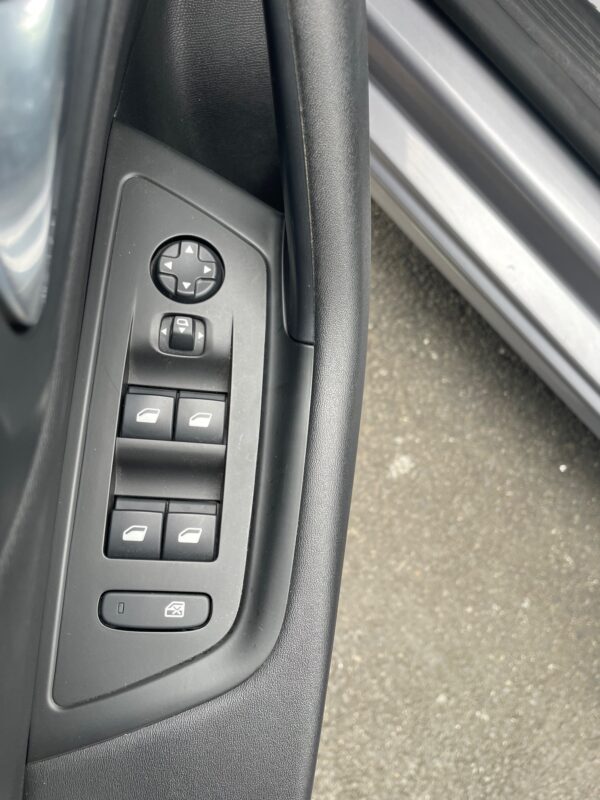 Peugeot 508 SW BUSINESS Hybrid 225cv – Image 13