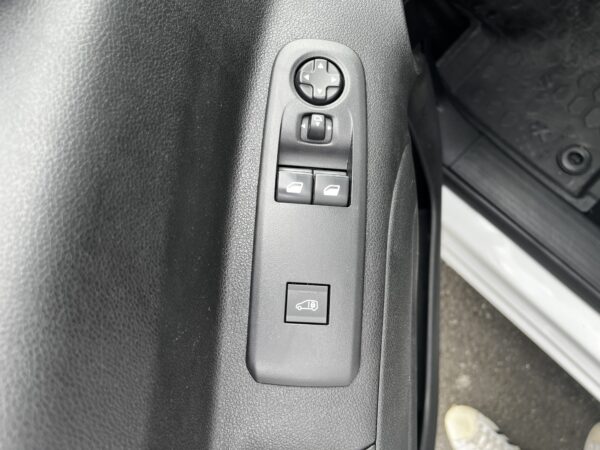 Peugeot Partner LONG XL BLUEHDi 100cv – Image 15