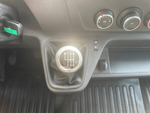 Renault Master FOURGON F3300 L1H2 DCI 135cv – Image 11