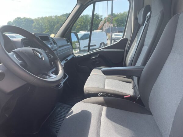 Renault Master FOURGON F3300 L1H2 DCI 135cv – Image 8