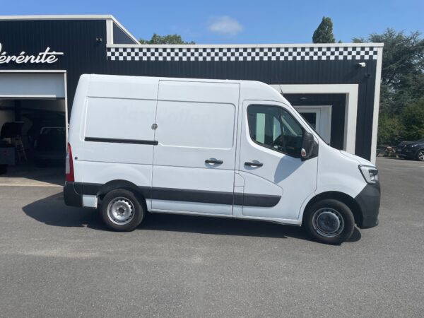 Renault Master FOURGON F3300 L1H2 DCI 135cv – Image 2