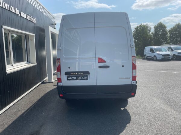Renault Master FOURGON F3300 L1H2 DCI 135cv – Image 4