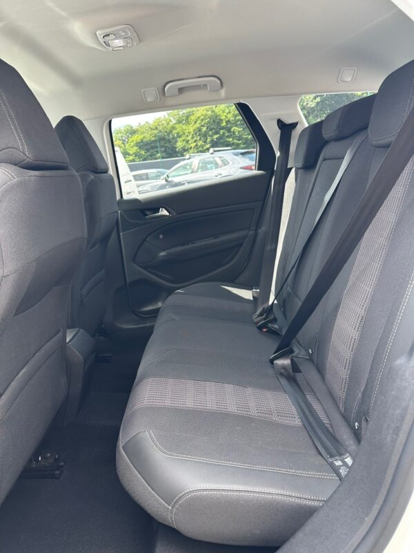 Peugeot 308 SW BlueHDi 130ch (Copie) – Image 19