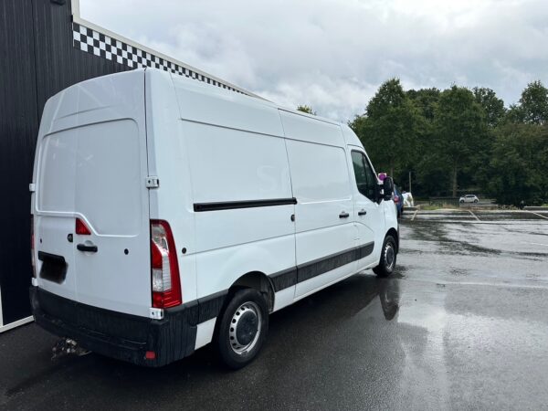 Renault Master FOURGON 2.3BLUEDCi 135cv L2H2 + CROCHET ATTELAGE – Image 2