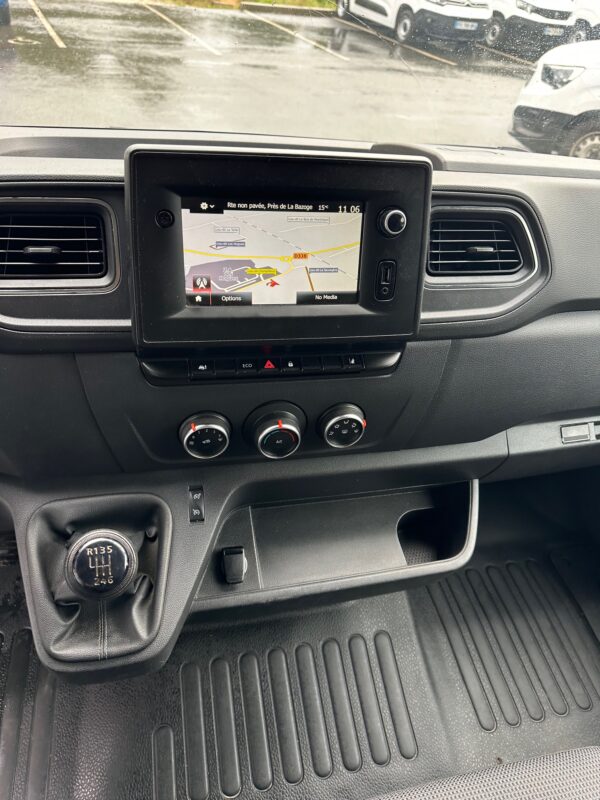 Renault Master FOURGON 2.3BLUEDCi 135cv L2H2 + CROCHET ATTELAGE – Image 9