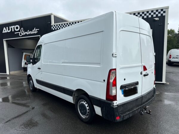 Renault Master FOURGON 2.3BLUEDCi 135cv L2H2 + CROCHET ATTELAGE – Image 4
