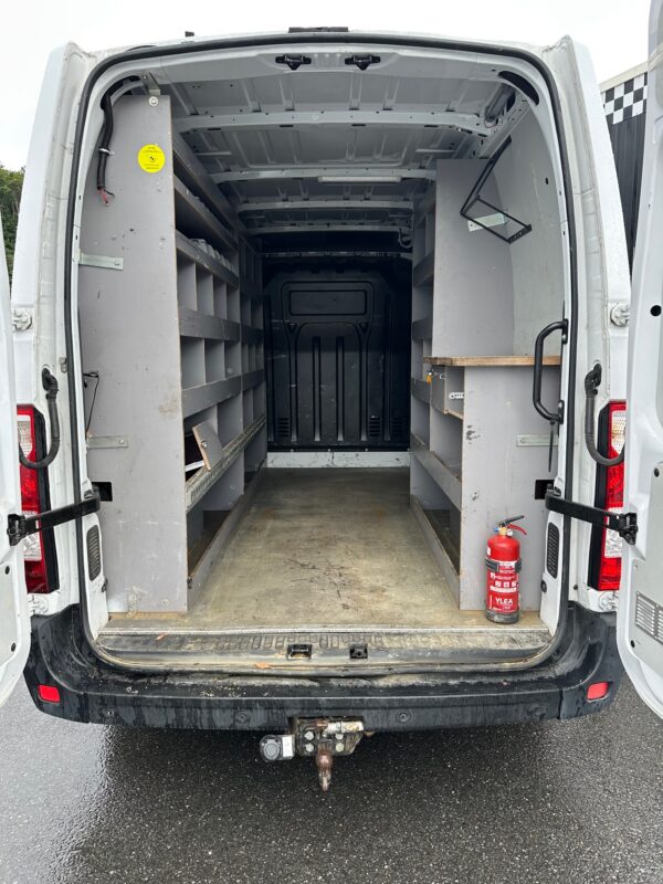 Renault Master FOURGON 2.3BLUEDCi 135cv L2H2 + CROCHET ATTELAGE – Image 13