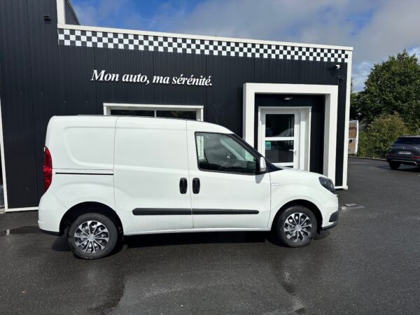 Fiat Doblo Cargo 1.3 MULTIJET 95cv PACK TECHNO 3 Places – Image 3