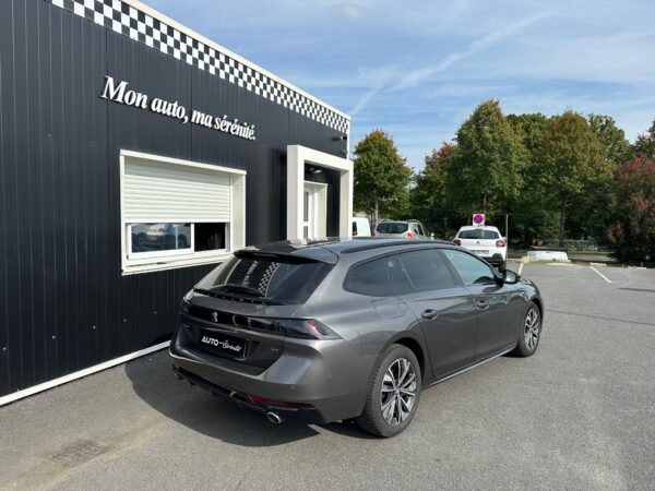 Peugeot 508 SW Hybrid 225cv – Image 3