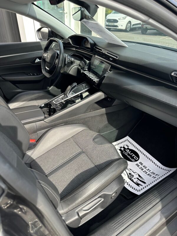 Peugeot 508 SW Hybrid 225cv – Image 9
